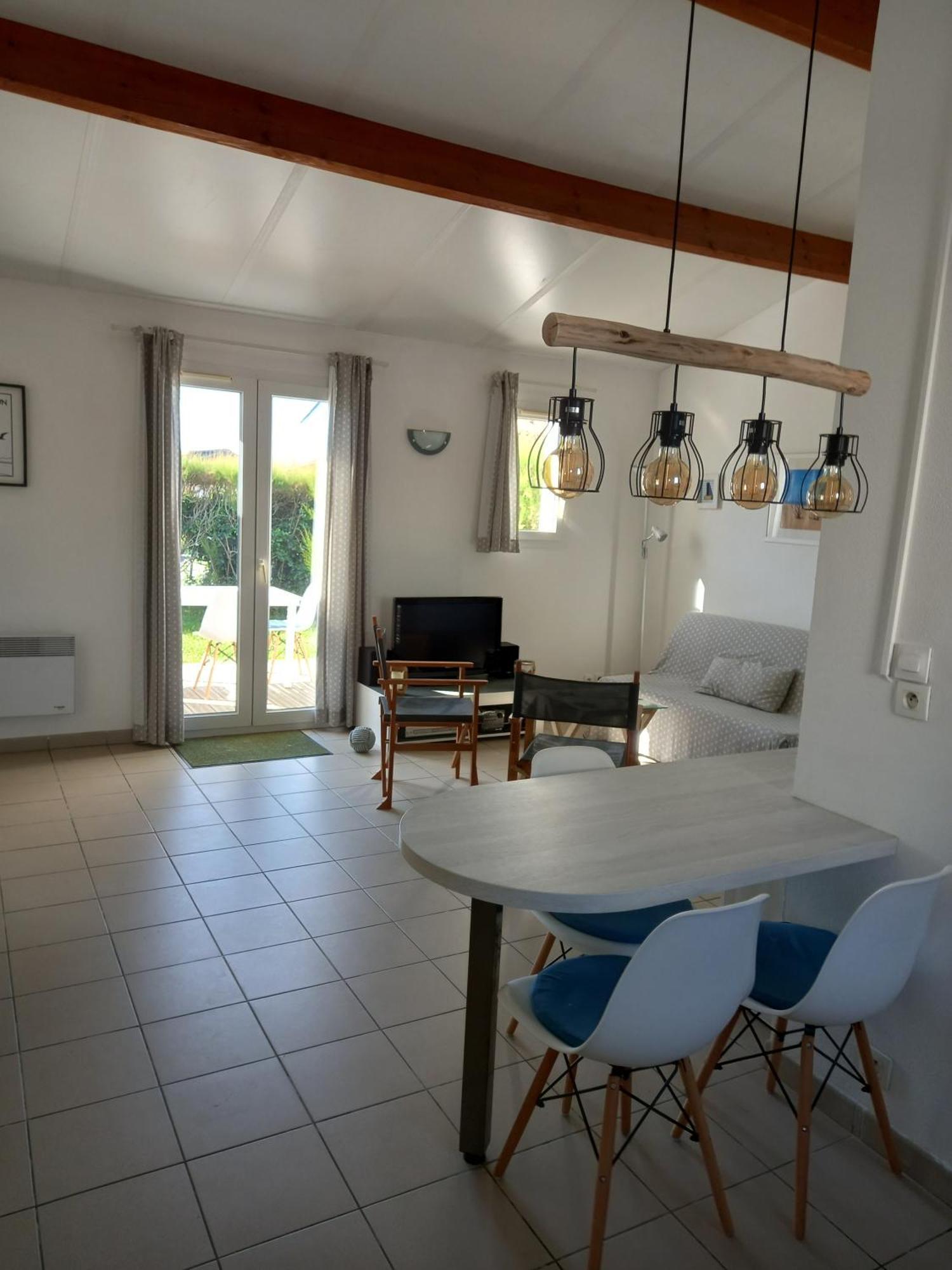 Maison Cosy Avec Piscine Partagee Le Château-dʼOléron Kültér fotó